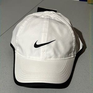 NWT Nike Women’s Featherlight Dri-Fit White Tennis Hat